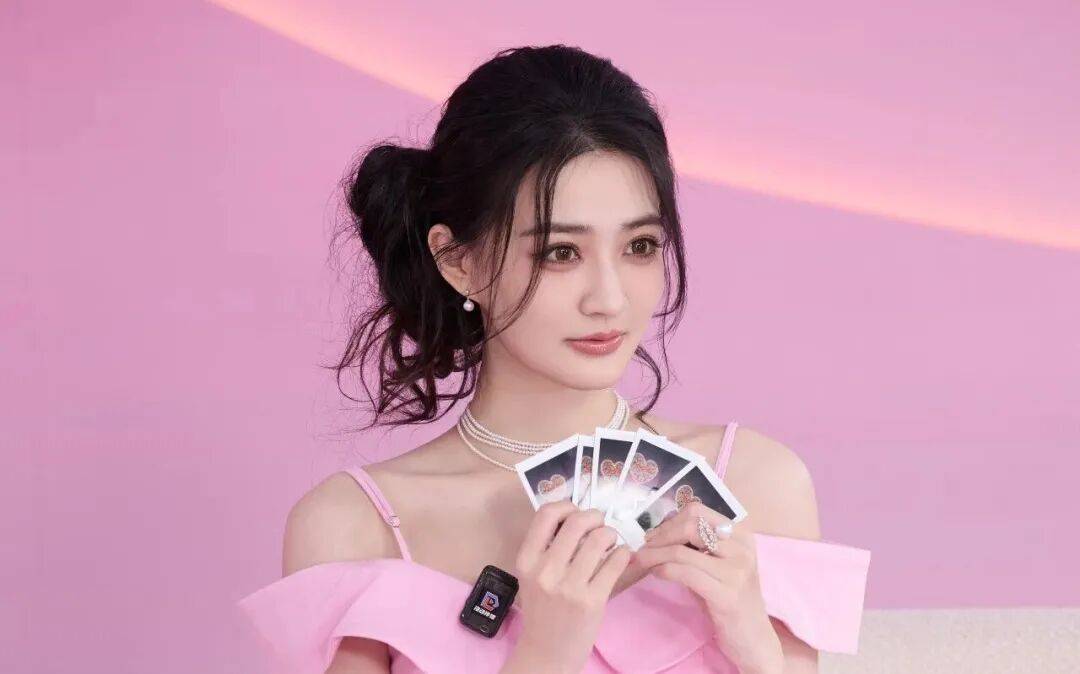 【2025.12.22】肖战王源是邻居？《二十不惑》还有会第3部？徐璐最近资源？为什么星光大赏这么寒碜？