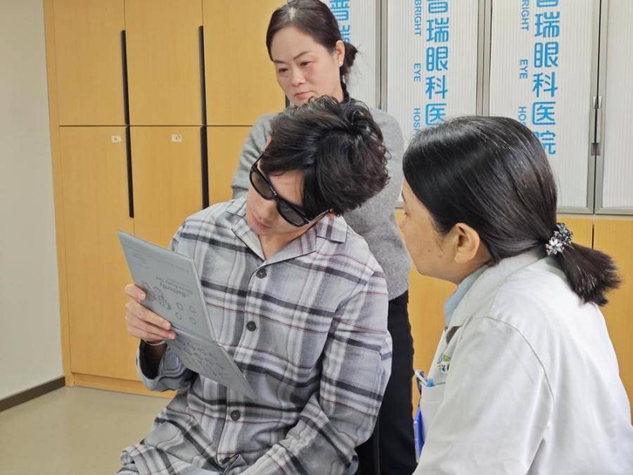 足球运动员歪头视物竟是斜视导致！武汉普瑞眼科林珊手术帮其矫正