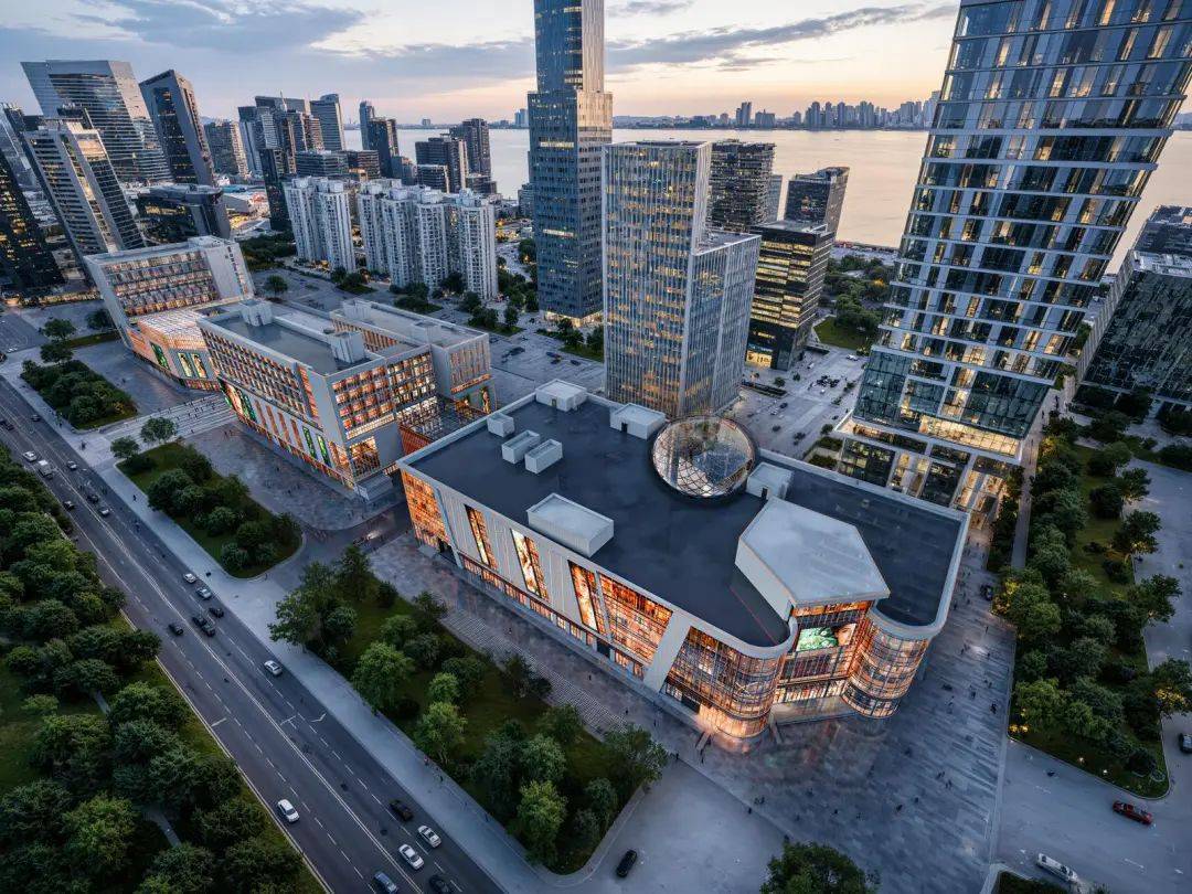 新加坡商人吕文扬喜欢绘画