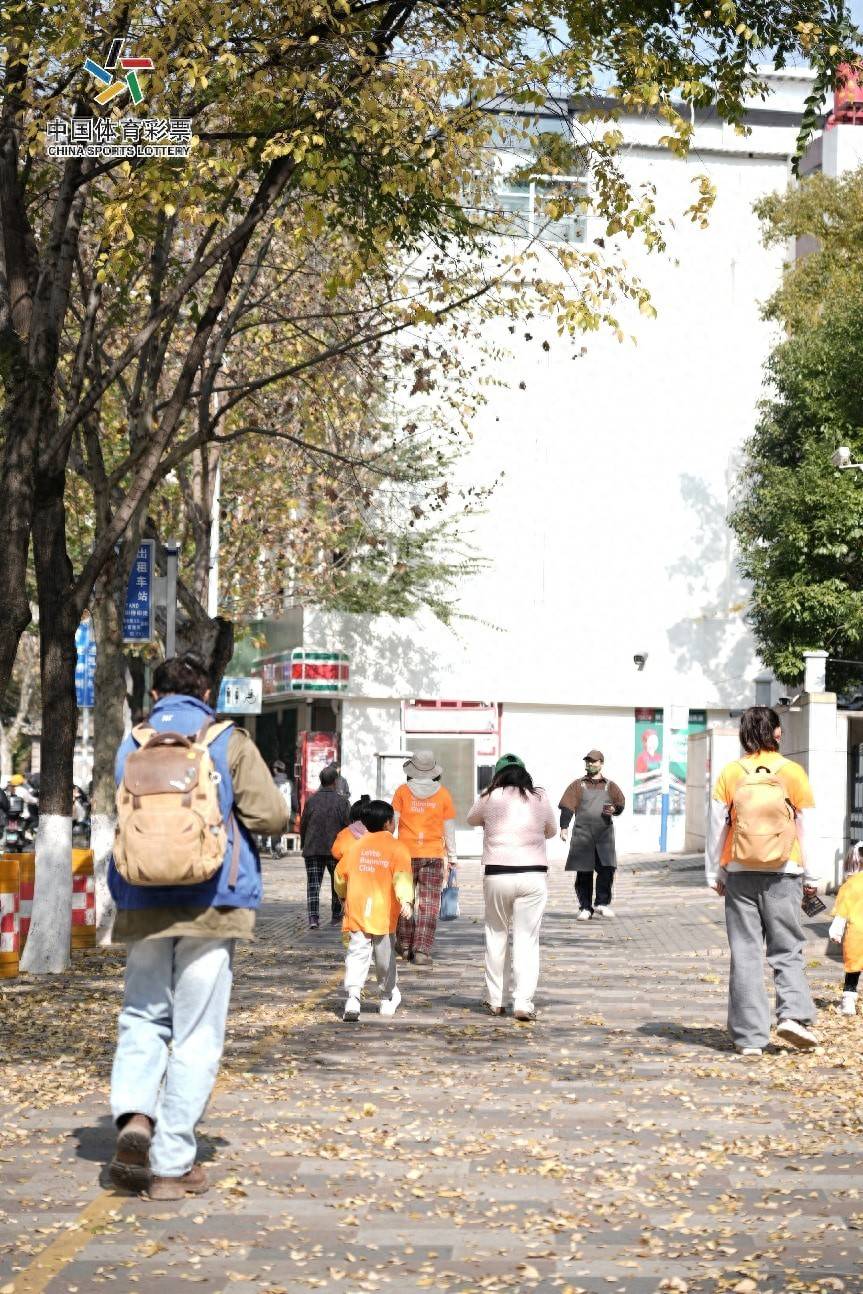 云南体彩“星陪伴”公益行动：以运动和艺术点亮“星星的孩子”