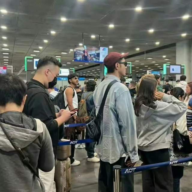 原创            42岁阮经天恋爱，女友小他21岁还是富家千金，这段感情你站吗？