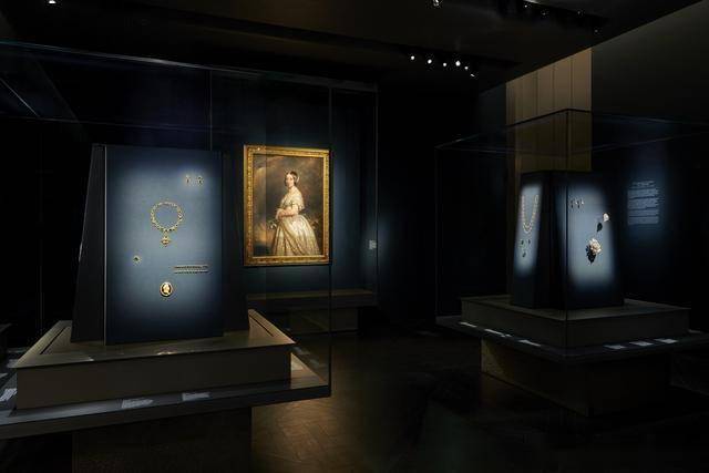 百年未公开！皇室古董珠宝暗藏不为人知的权力爱情纠葛