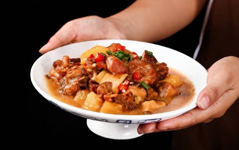 原创            大大雪后，建议中老年：多吃4道“热菜”，驱寒润燥，暖身又暖胃！