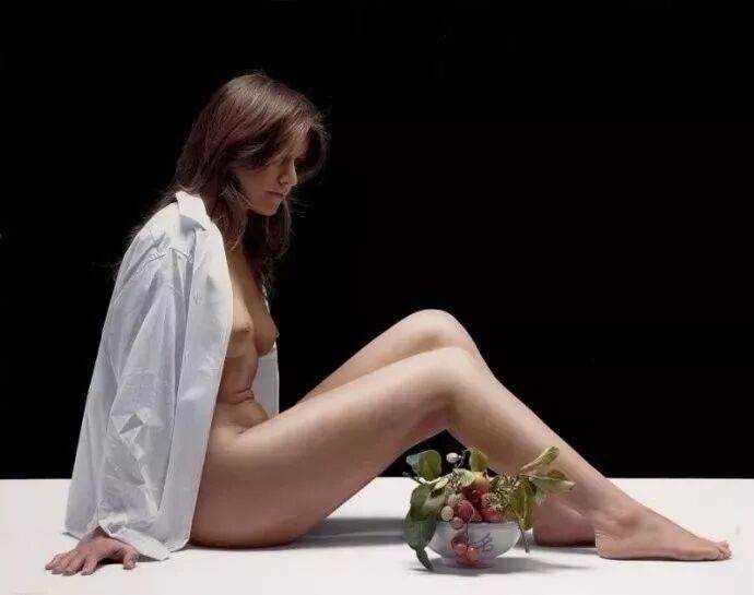 在艺术中长大的女人写真