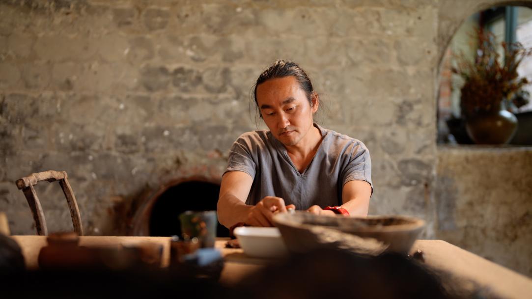 纪录片《乡村有工匠》第一集：飞花摘叶 皆可成器——解锁藏在桂林山水中的指尖漆器