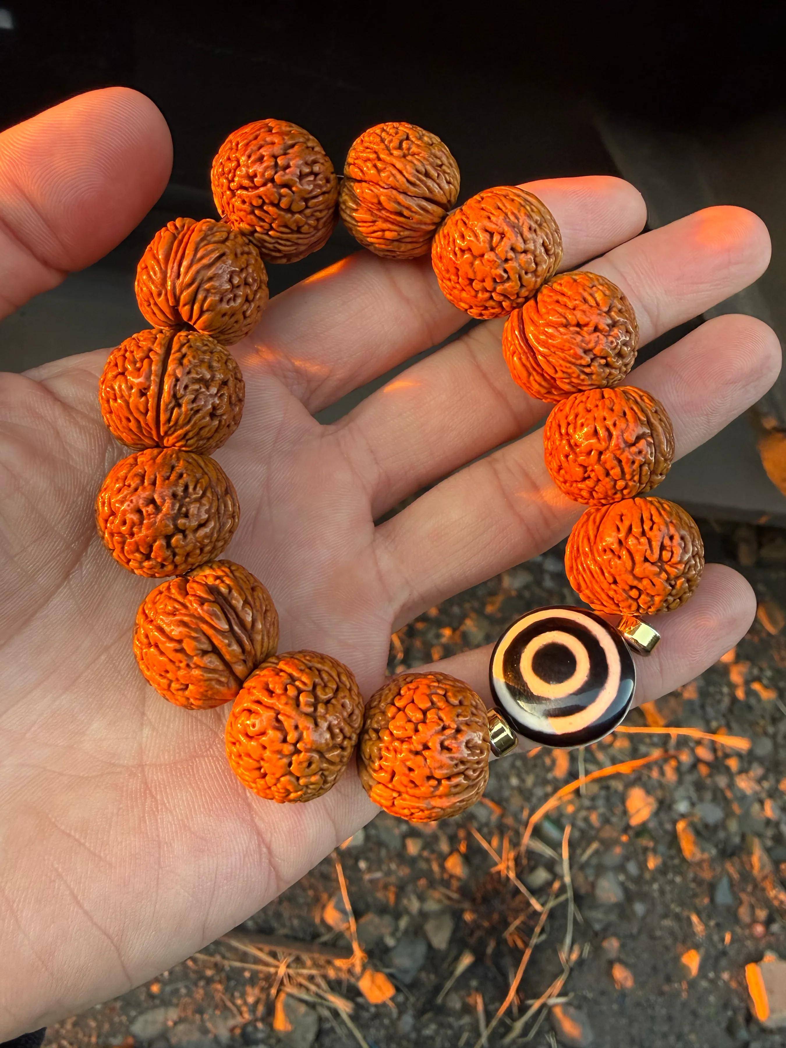 文玩仅仅只是娱乐么？其实更多的是陪伴，大雪早晨的温暖