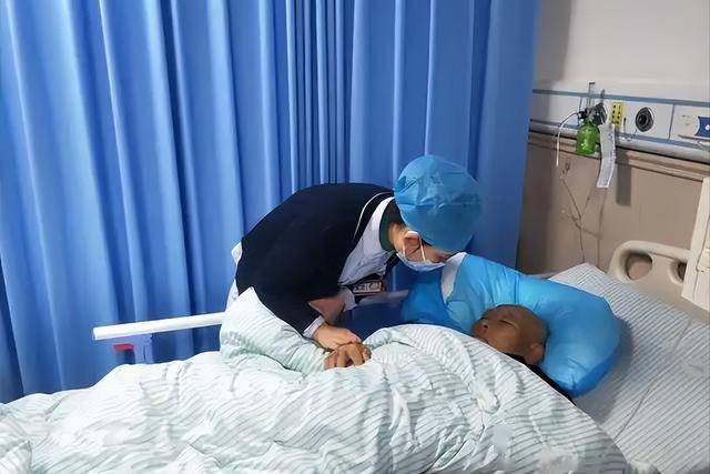 甲流去世的人飙升！医生直言：不管多大年纪，牢记“2不做3坚持”