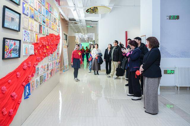 小学生展出百余件艺术作品