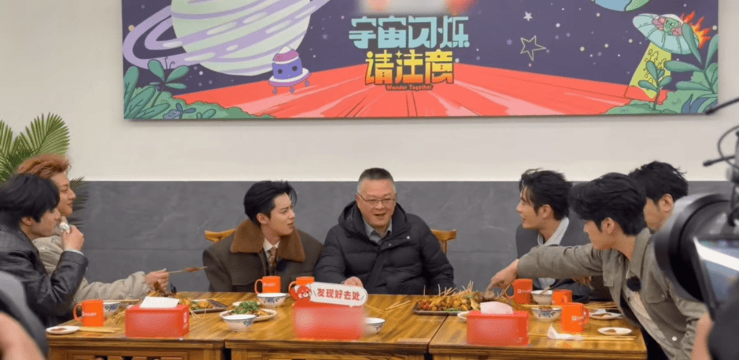 原创            77年晓明哥张口一句“叔叔”，72年棣爸原地升级：这届综艺把辈分玩成麻花！