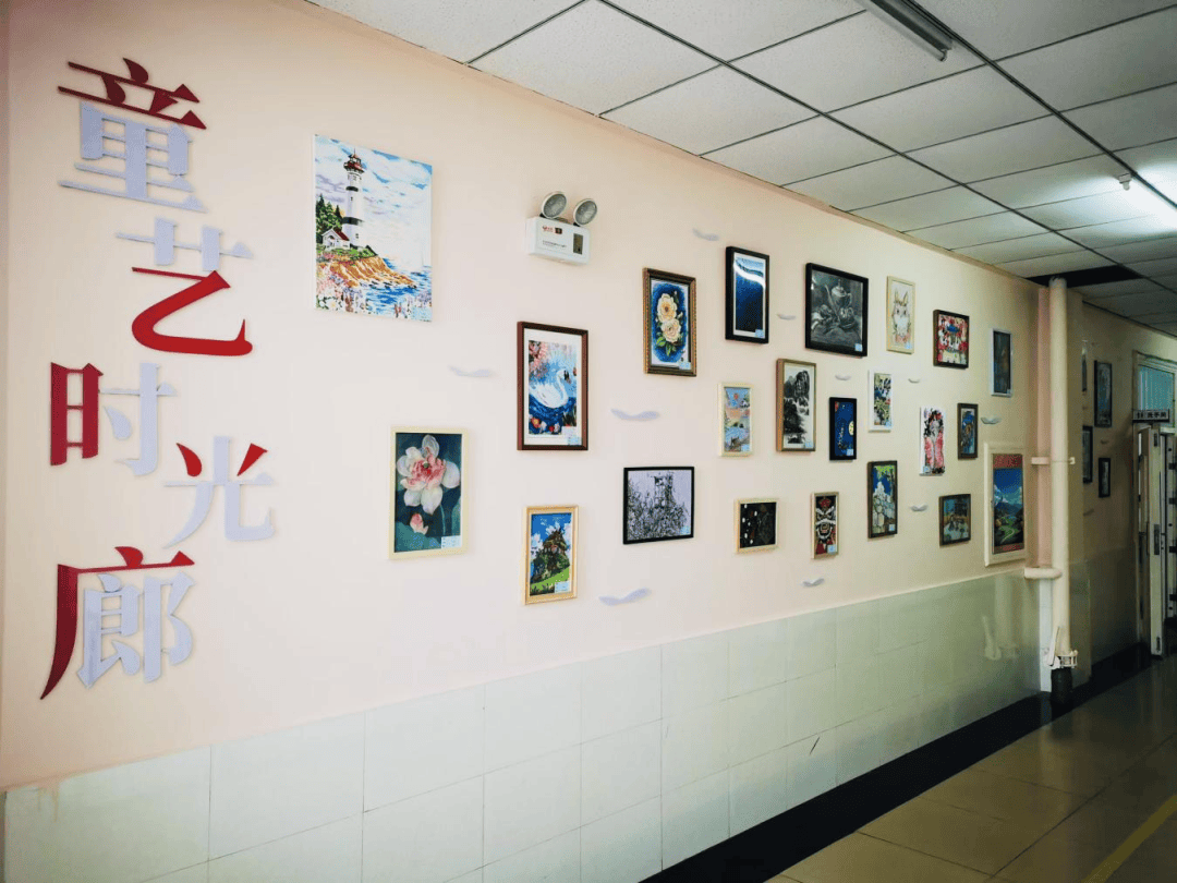 营口市回民小学举办“童艺时光廊”主题绘画展
