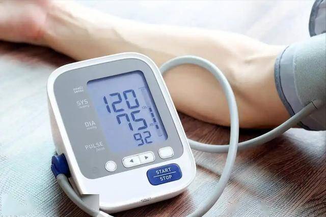 医生：高血压不怕咸菜、酱油，更不怕喝酒，真正怕的是你做5件事