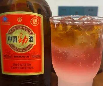 劲酒，卖疯了！女性用户猛增400万，医生提醒