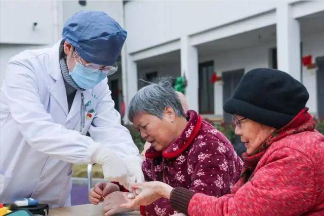 内分泌科医生直言：糖尿病不管怎么治，最后都逃不过3种并发症？