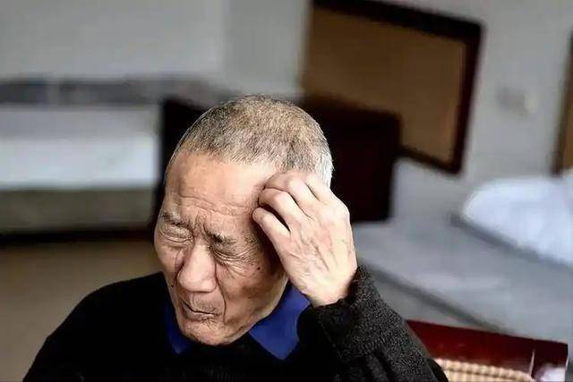 老年痴呆“祸根”被揪出！医生告诫：若有这4种吃饭习惯，快改正