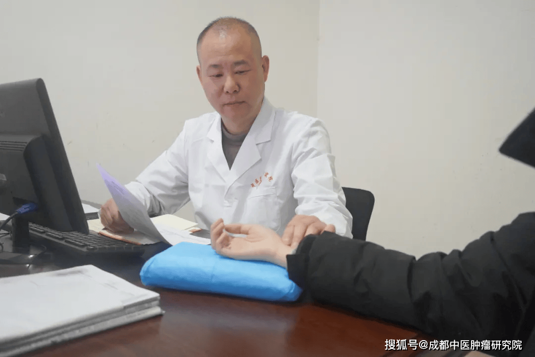 成都海大中医罗程：肝癌患者失眠，而且连安眠药都作用不大时该怎么办？