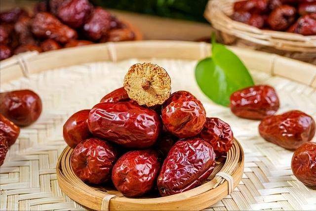 大枣是肝病的杀手？医生严肃强调：不想肝病加重，这几物别天天吃