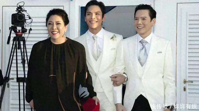 向佐在高原录制综艺时突然情绪崩溃，对丁真说：娱乐圈的人很恐怖