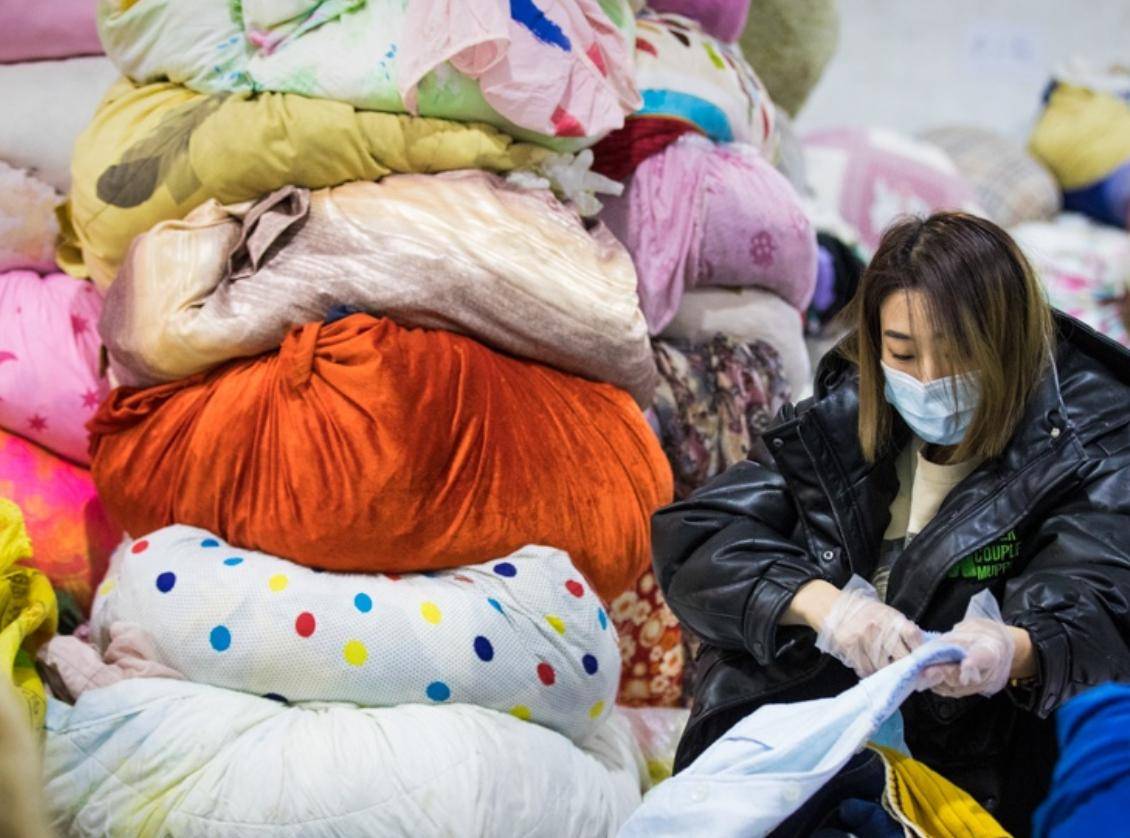 原创            回收旧衣有多暴利？90后小夫妻辞职收破烂，如今日赚千元