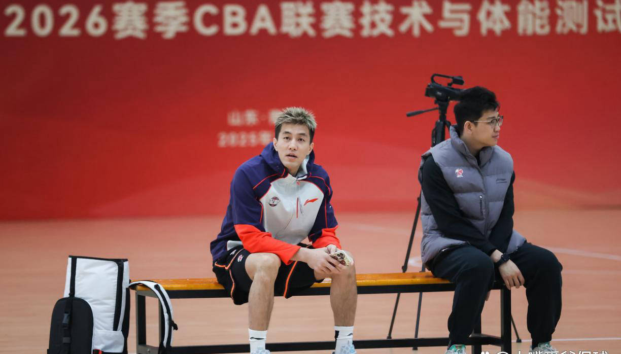 原创            郭艾伦看恋爱综艺留言调侃男嘉宾：太有钱了，等宾利修好让我坐一坐