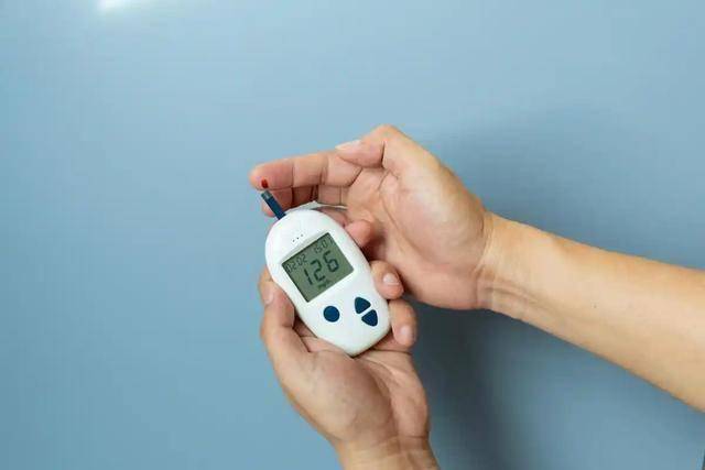 “最佳血糖”是多少？医生提醒：过65岁以后，血糖最好控制在这些