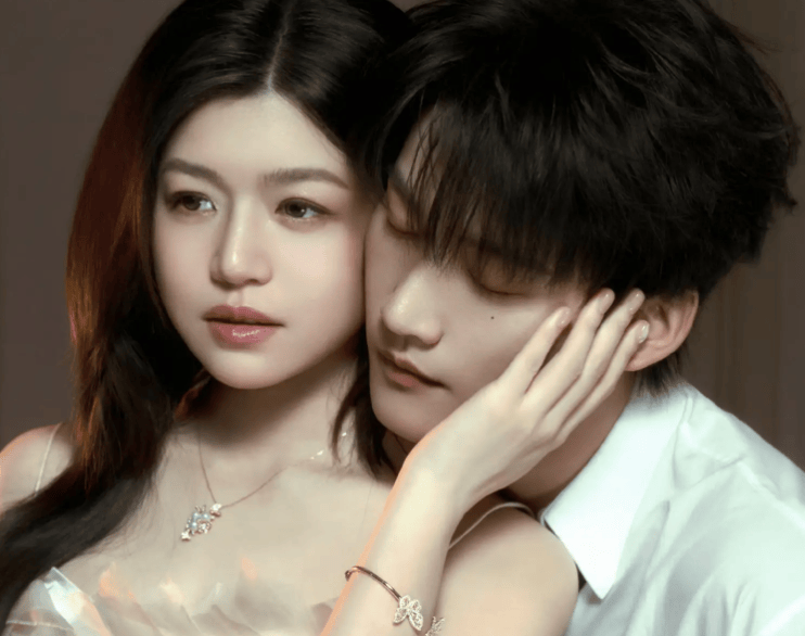 陈妍希周柯宇写真大片，互相偎依，氛围感十足！