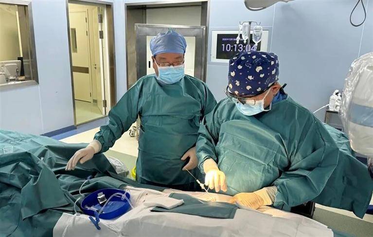 老人擅自换药 颅内长7公分血栓