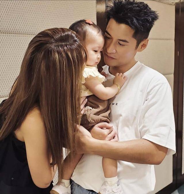 好惨！香港知名男星自曝新婚后患眼疾，医生诊断称有失明风险