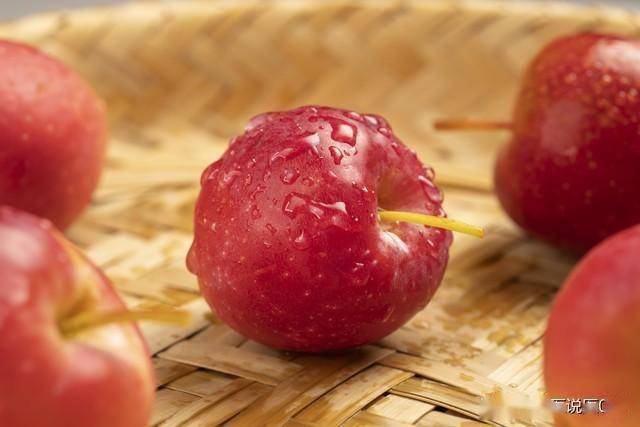 别再生吃苹果了！蒸苹果加1味，养颜消肚腩，老人小孩都爱吃
