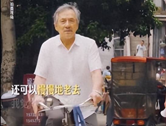 71岁成龙满头白发引热议，本人回应