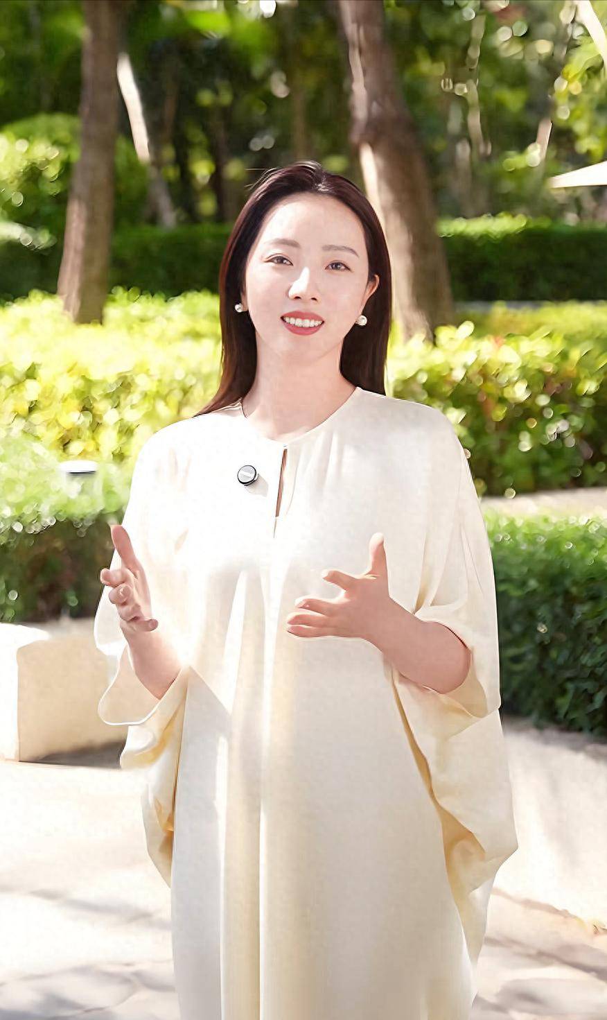 原创            李思思离开央视两年！她不再失眠，热衷直播带货，将丈夫当合伙人