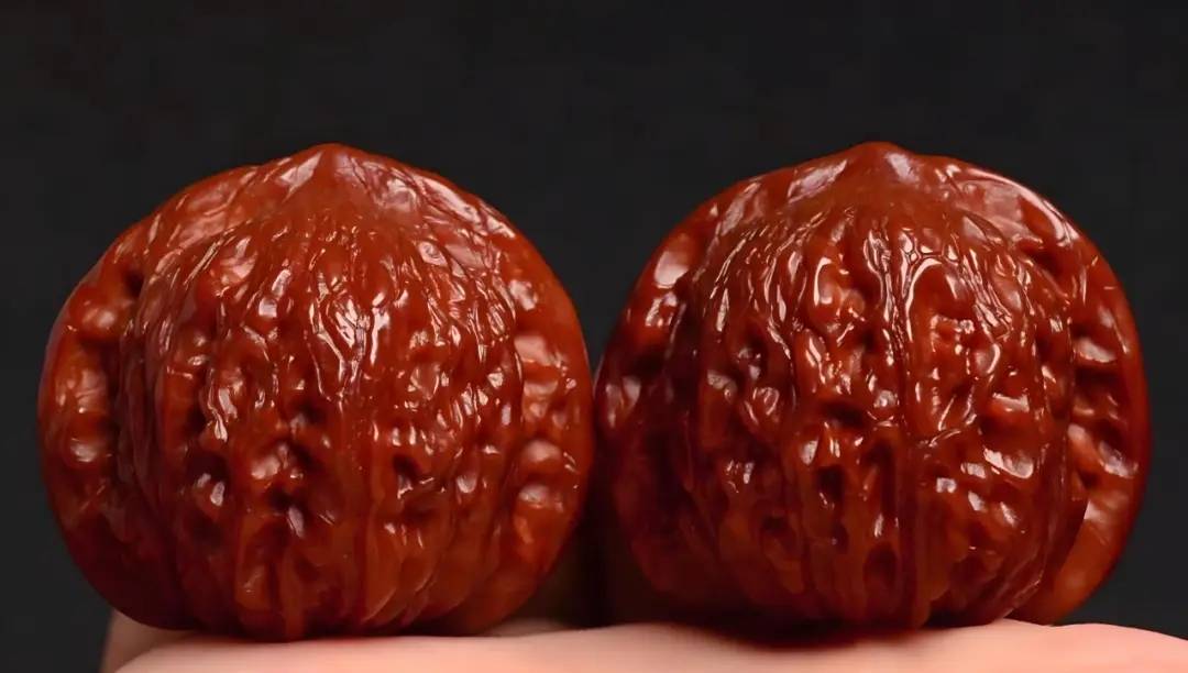 文玩核桃如何快速变红？你是选择常规盘玩还是邪修呢