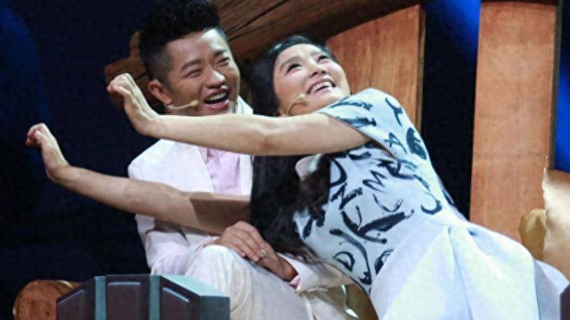 原创            一手好牌大稀烂，风波5个月后再看曾毅玲花，韩红的评价一针见血