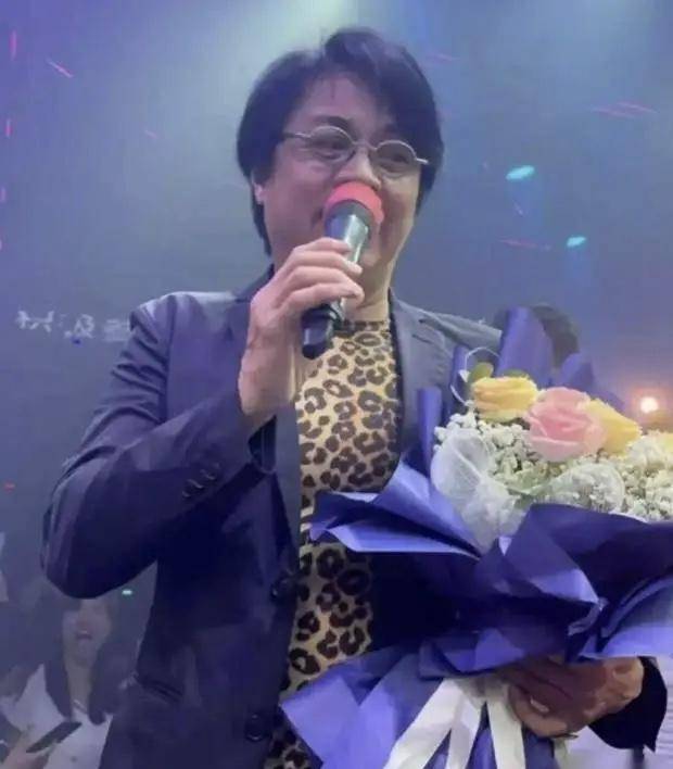 亚视前当家小生近况曝光！被指胖到没脖子，整个人肿了不止两圈