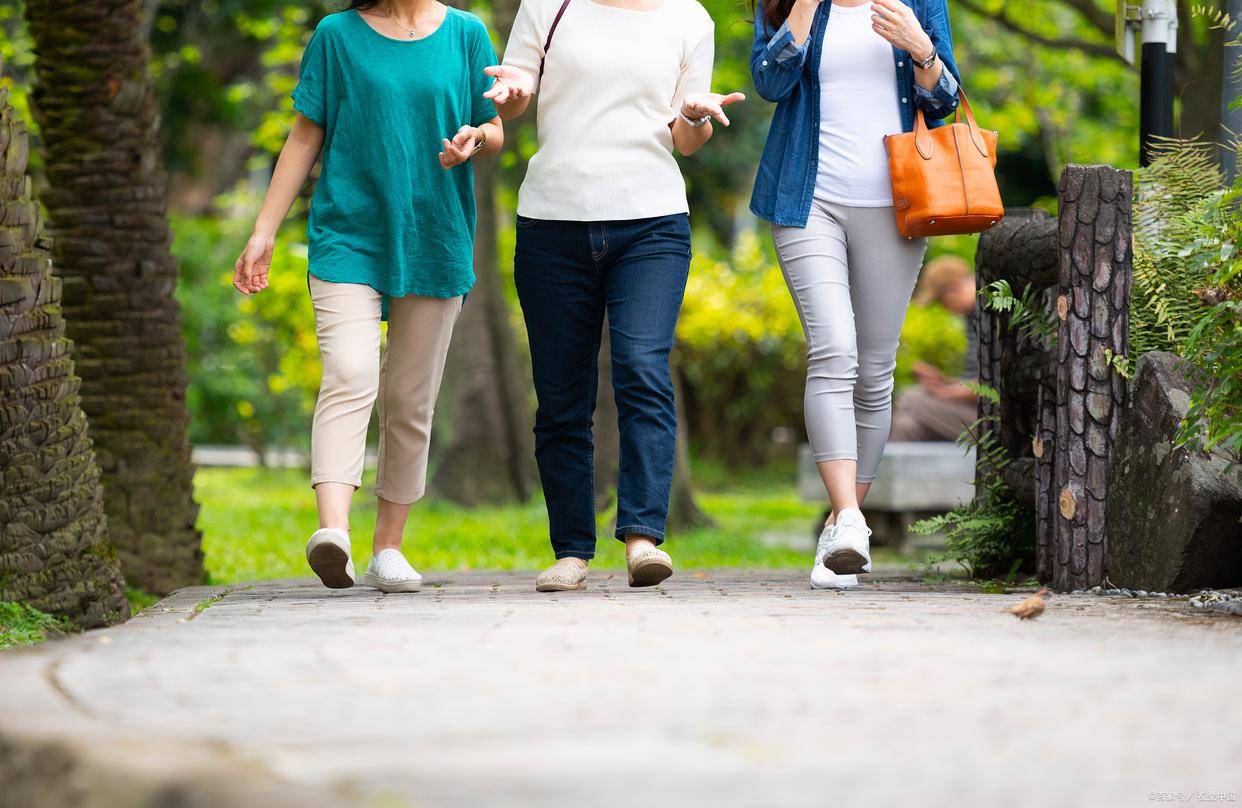 原创            血栓和走路有关？研究发现：越喜欢散步的老人，越容易有血栓