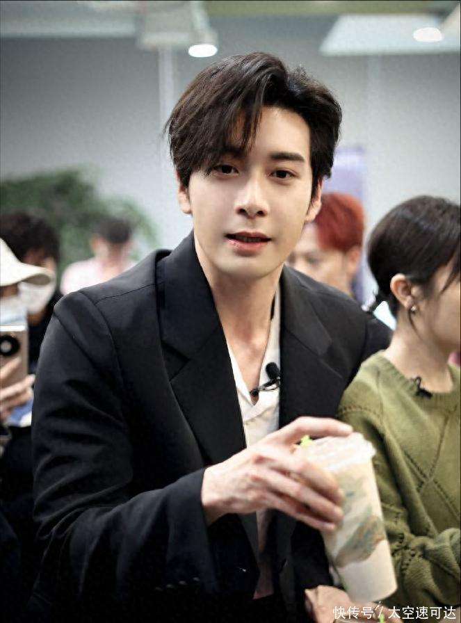 原创            陈星旭综艺片场双开花，堪称娱乐圈带娃天花板