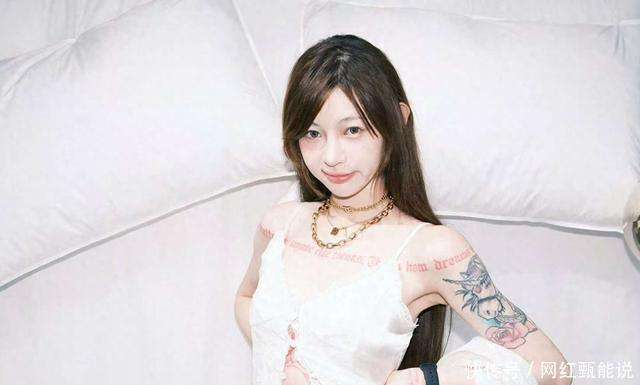 宅男女神上恋综竟成小透明？一顿饭局三句话，她让男嘉宾后悔