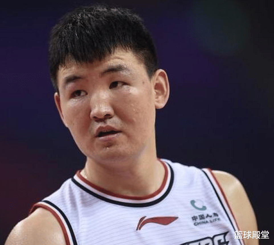 原创            深圳调整教练组！新主帅执教拉胯，顾全球员兼助教，周鹏全职球员