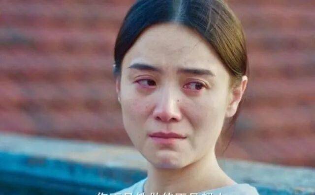 离春节不到俩月，46岁宋佳再次官宣喜讯，已是陈龙高攀不起的存在