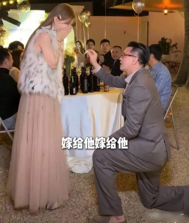 原创            蒋毅求婚赵樱子，粉丝刚想嗑糖，却发现是直播间复刻桥段？