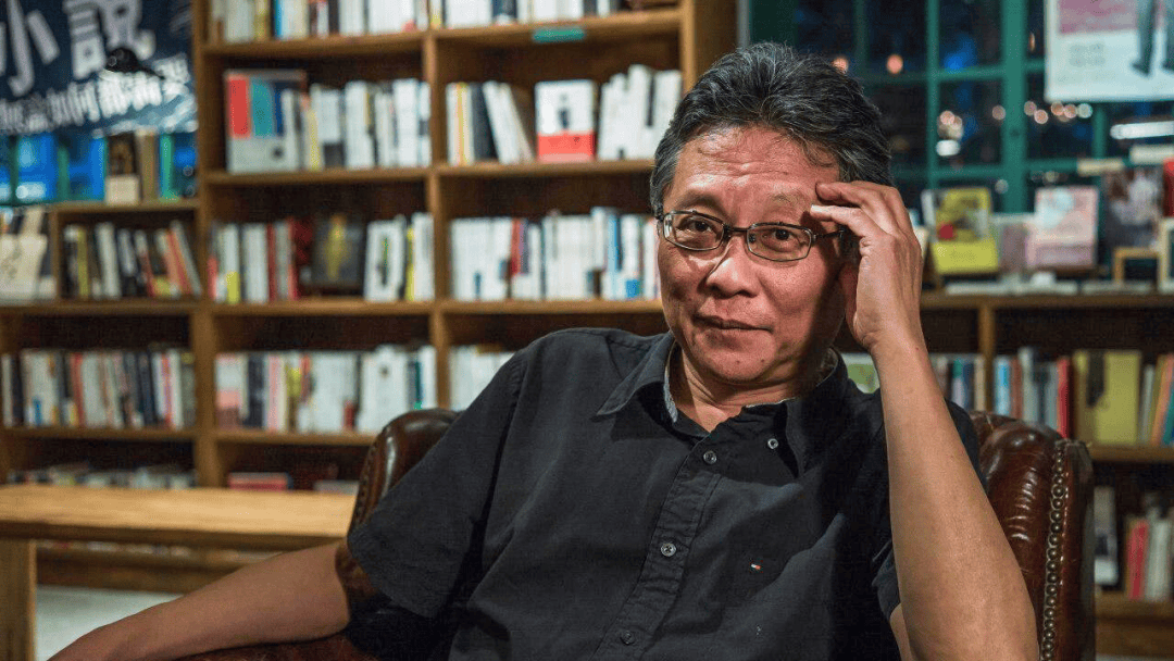 拒绝讨好年轻人，这个作家太非主流了