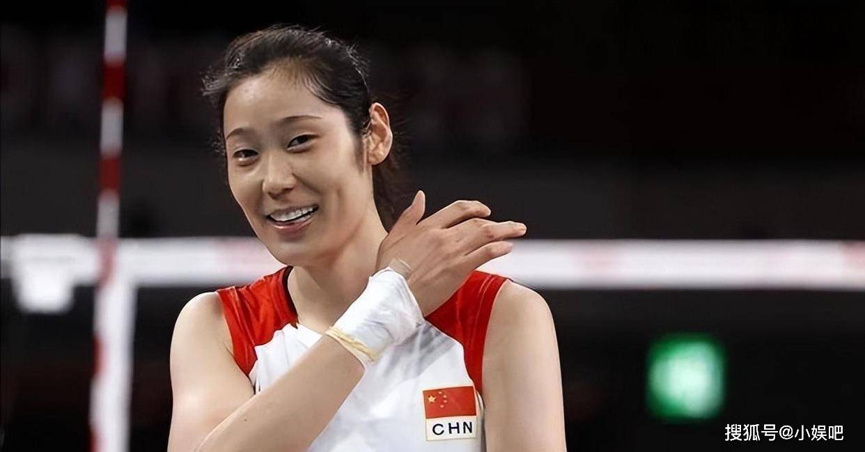 原创            朱婷31岁生日照曝光，喝红酒吃西餐，和外籍队友开始留洋第7年