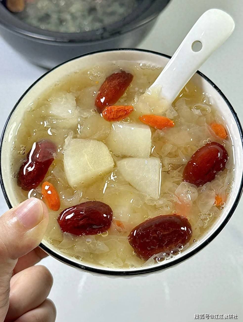 原创            冬天，这3种水果加热吃，养生效果能翻倍！止咳润肺，护胃养颜！