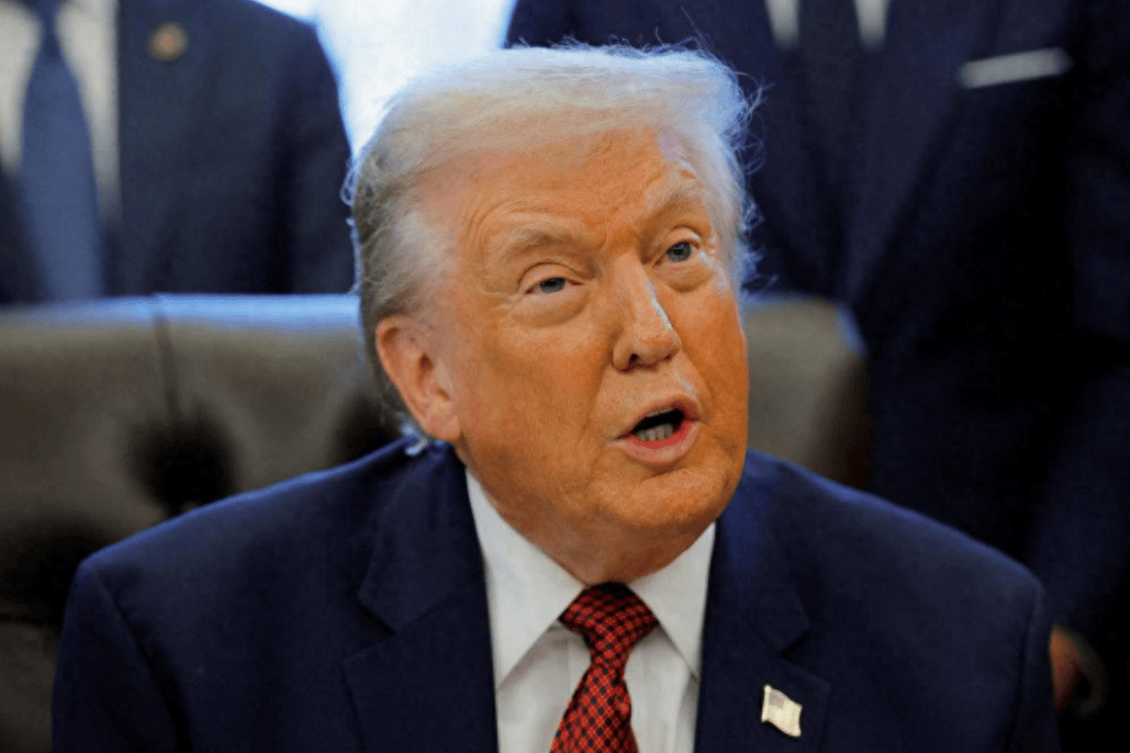 被特朗普骂得受不了，泽连斯基说只要满足一个条件，接受在战时进行总统选举