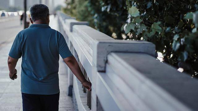 不管你信不信，男性过了65岁后，基本都有这6个现状，要坦然接受