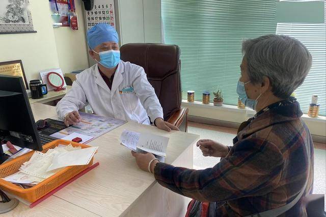 吃他汀一颗花生不能碰？医生坦言：不止花生，这4样食物也要小心