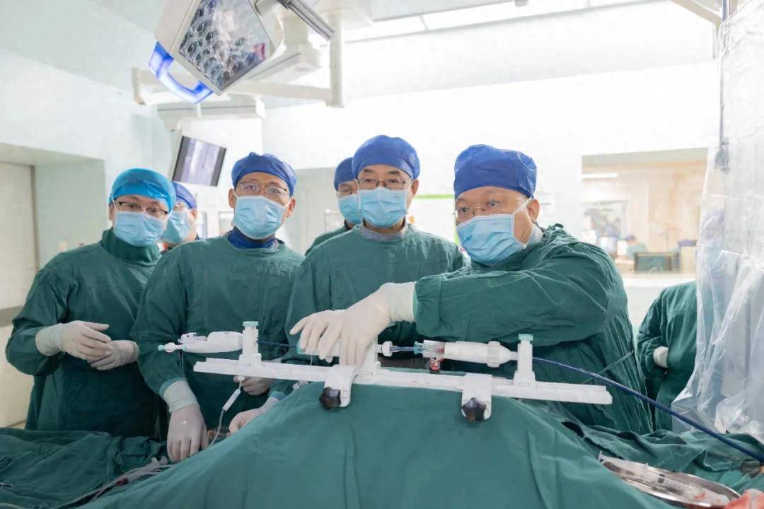 全国首例！起搏器术后“经导管二尖瓣+三尖瓣一站式钳夹术”成功
