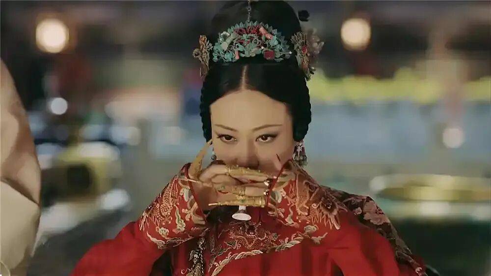 【2025.12.1】单依纯直女？万茜和老公离婚？对宫斗内斗剧情限制？林允出道身家？一眼扑的剧有什么开的必要？