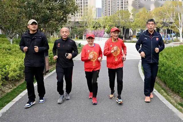 医生发现：常年坚持晨跑的人，到了60岁以后，多半会出现这些变化