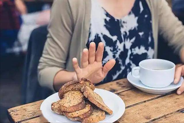 为了减肥，坚持饿肚子不吃晚饭，半年之后，血糖和体重的情况如何