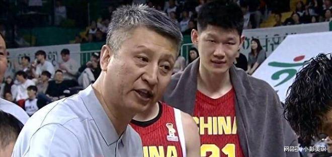 原创            不忍了！杨毅团队直接开炮，苏群：耻辱！男篮仅有4人表现合格！